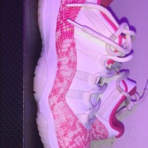 Air Jordan 11 Retro low (pink snakeskin)